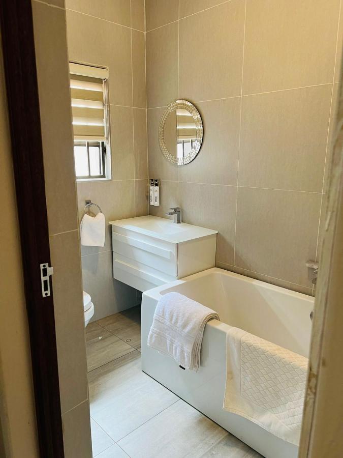Ultimate Sky _ 2 Bedroom Villa Преторія Екстер'єр фото